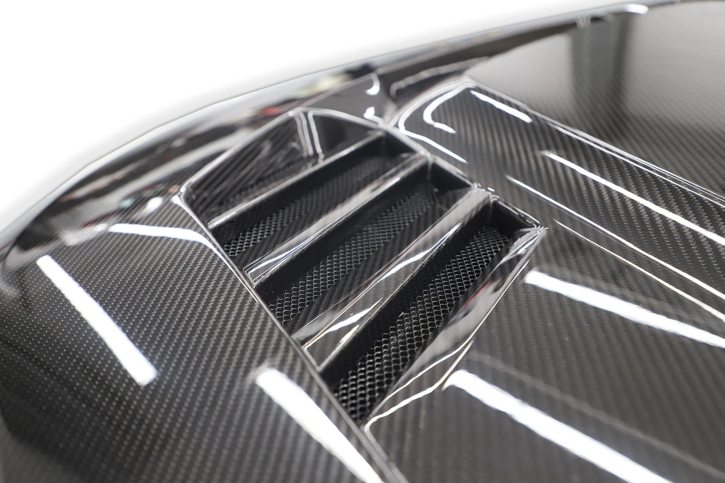 V-Style Carbon Fiber Hood for BMW M2 G87 M240i G42