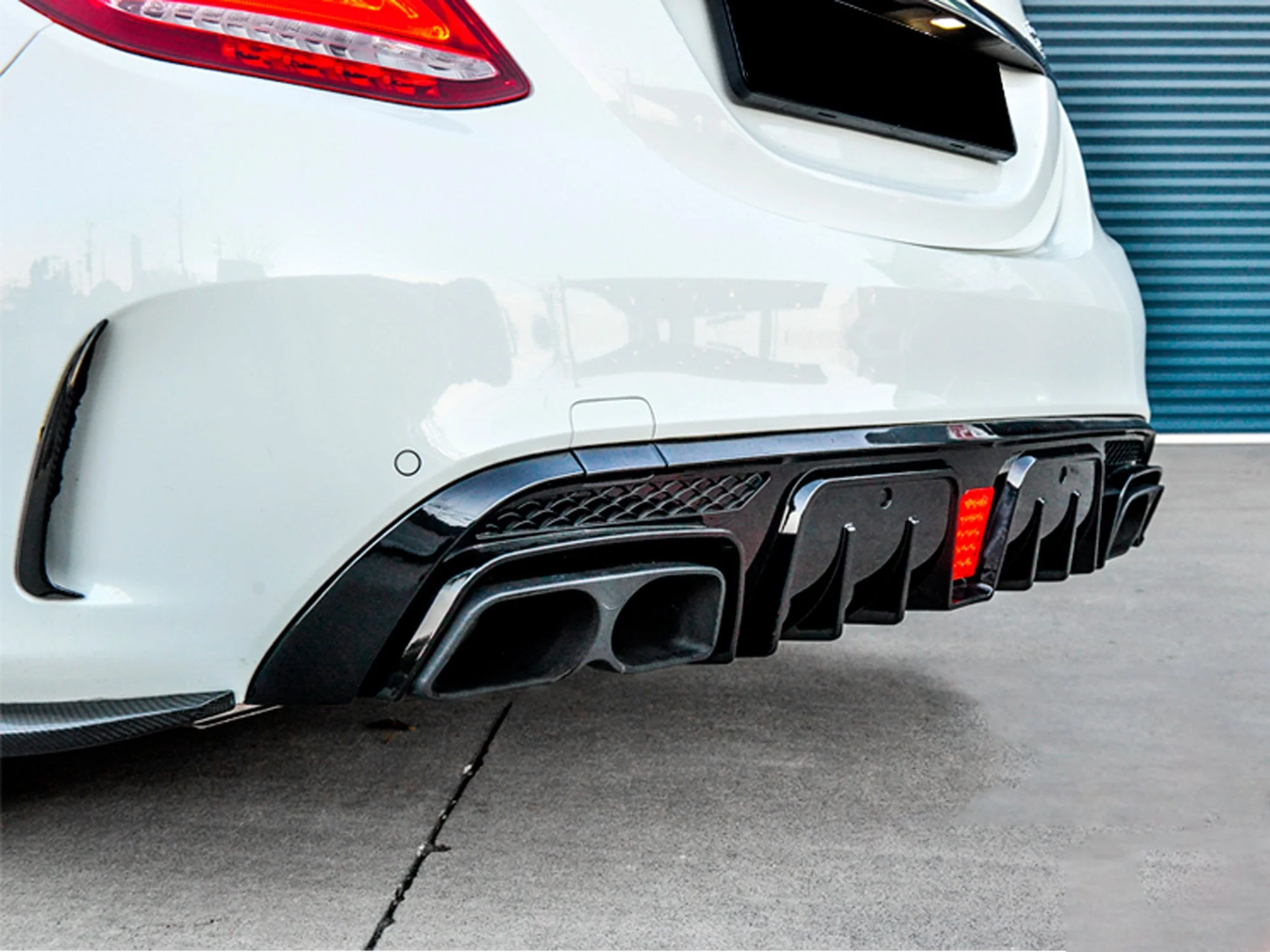 W205 C63 C43 Sedan LED Diffuser + Exhaust Tips